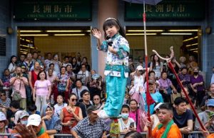 Cheung Chau Bun Festival draws crowds with colorful parade, rising bun prices Cheung Chau Bun Festival draws crowds with colorful parade