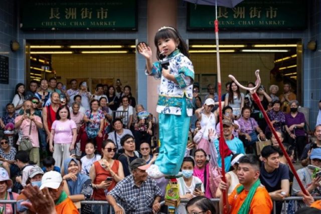Cheung Chau Bun Festival draws crowds with colorful parade