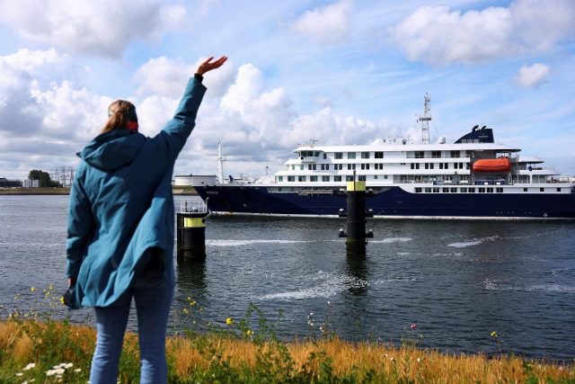 Dutch aid for Filipino crew on hantavirus-hit ship Dutch aid for Filipino crew on hantavirus-hit ship