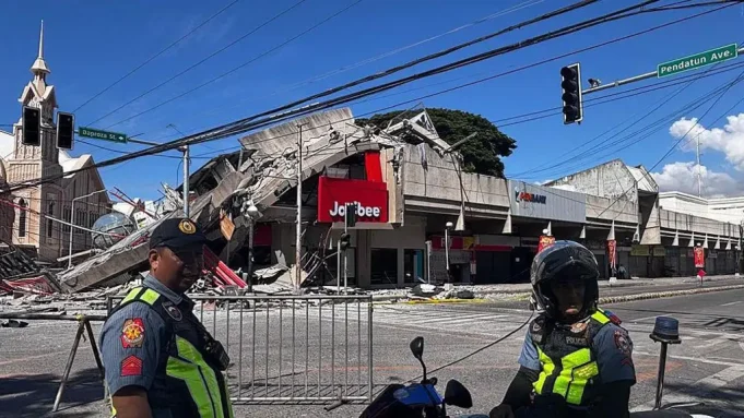 Tsunami Waves Strike Southern Philippines After Magnitude 7.8 Earthquake Jollibe hit by earthquake