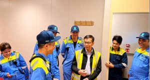DMW Chief Visits Filipino Seafarers in Vancouver, Renews Welfare Commitment DMW Chief Visits Filipino Seafarers in Vancouver, Renews Welfare Commitment