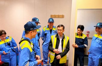 DMW Chief Visits Filipino Seafarers in Vancouver, Renews Welfare Commitment DMW Chief Visits Filipino Seafarers in Vancouver, Renews Welfare Commitment