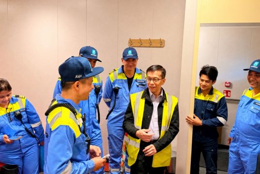 DMW Chief Visits Filipino Seafarers in Vancouver, Renews Welfare Commitment DMW Chief Visits Filipino Seafarers in Vancouver, Renews Welfare Commitment