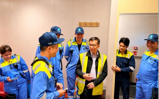 DMW Chief Visits Filipino Seafarers in Vancouver, Renews Welfare Commitment DMW Chief Visits Filipino Seafarers in Vancouver, Renews Welfare Commitment